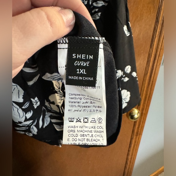 Shein Curve Black & White Tank Top Size Size 1XL - Picture 3 of 4